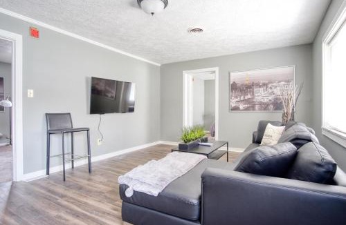 Mapleton/Fall Creek House | Childrens Musuem - Spacious - Free Parking- Family Friendly
