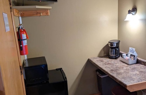 Hayward Apartment | Chip-Wa Lodging Room 4