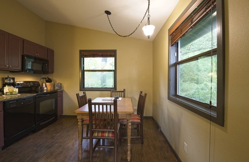 Wisconsin Dells Cottage | Christmas Mountain Village™ - Wisconsin Dells - 2 Bedroom Cottage