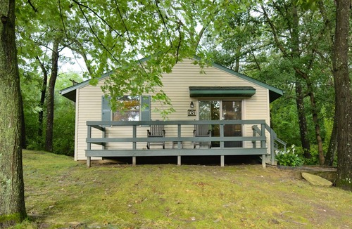 Wisconsin Dells Cottage | Christmas Mountain Village™ - Wisconsin Dells - 2 Bedroom Cottage