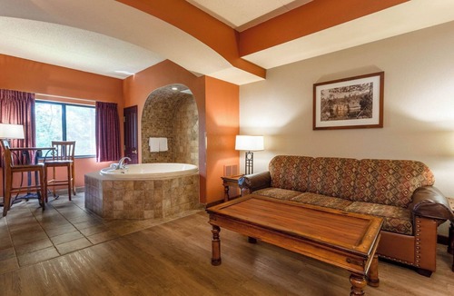 Wisconsin Dells Condo | Chula Vista Resort Spacious 3-Bedroom Condo with Free Waterpark Passes!