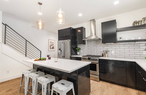 Talbot's Corner Cottage | Citrine-private Patio & Balcony-near Germantown
