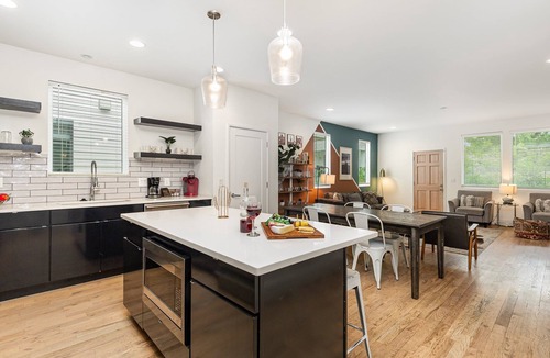 Talbot's Corner Cottage | Citrine-private Patio & Balcony-near Germantown