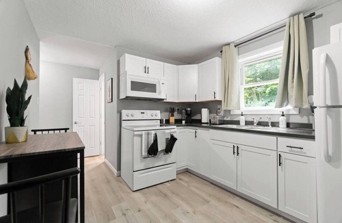 Fort Wayne Apartment | City 1BR Apartment | Downtown Location & Parking