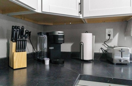 Fort Wayne Apartment | City 1BR Apartment | Downtown Location & Parking