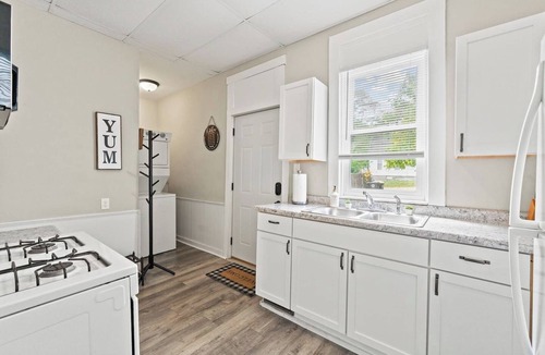 Fort Wayne Apartment | City Apartment Near Promenade Park Attractions