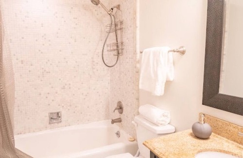 Highlands Condo | City Crash Pad