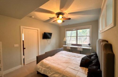 Colorado Springs Apartment | City Escape at Pine Grove Air Forcé Academy
