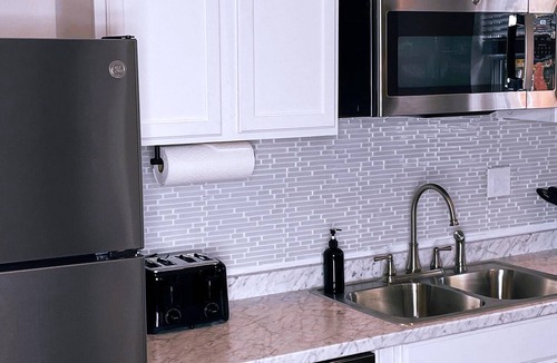 Pendleton Apartment | City Luxury @ Smart Pricing + Parking + Family-Friendly