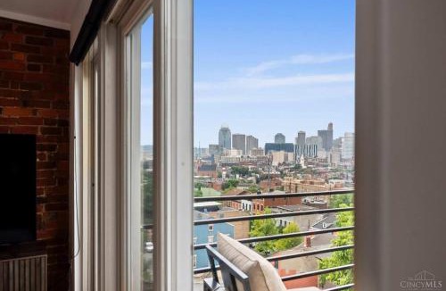 Mount Auburn House | City View Perch Walkable Apt