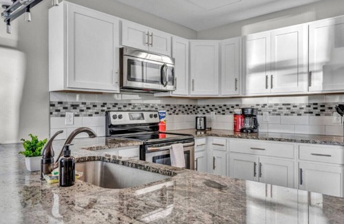Gateway District Apartment | City Views | Lux Condo | Gym & Parking