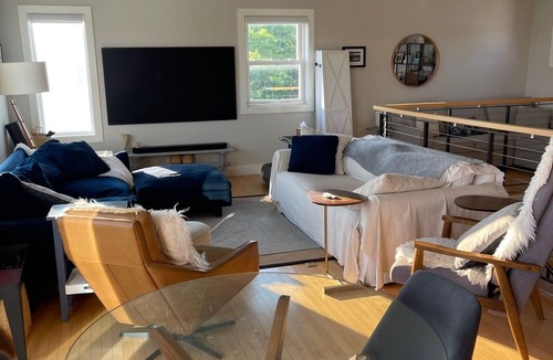 Munjoy Hill Apartment | City & Water View - Charming 2-bedrooom AC, WiFi - walking distance to Old Port