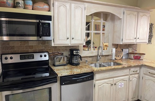 Red River Apartment | Claim Jumper #9 Townhouse