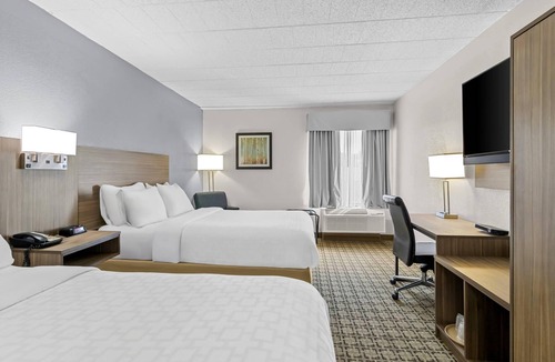 Cranberry Township Hotel | Clarion Inn Cranberry Township