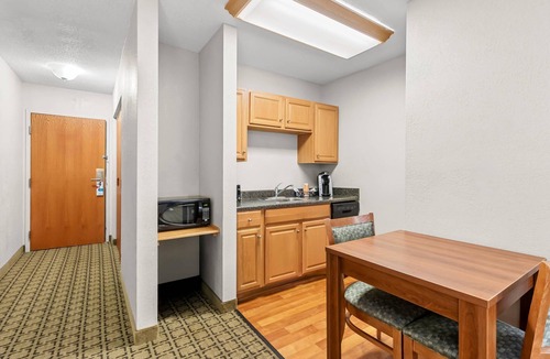 Cranberry Township Hotel | Clarion Inn Cranberry Township