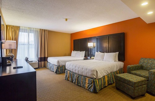 Evansville Hotel | Clarion Inn & Suites Evansville Eastland Area