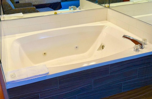 Evansville Hotel | Clarion Inn & Suites Evansville Eastland Area