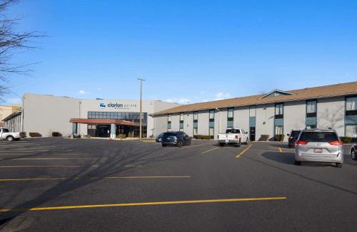 Normal Hotel | Clarion Pointe Bloomington-Normal near I-55 and University