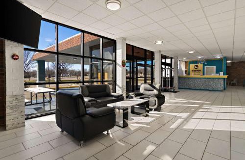Normal Hotel | Clarion Pointe Bloomington-Normal near I-55 and University