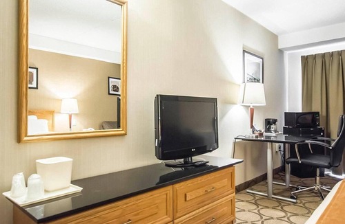 Campbellton Hotel | Clarion Pointe