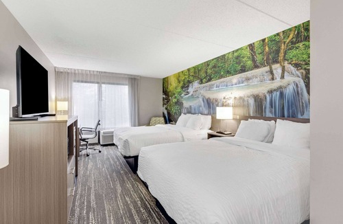 Erie Hotel | Clarion Pointe Near Erie Casino
