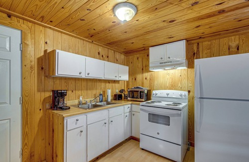 Clarkson Cabin | Clarkson Cabin - 17 Mi to Mammoth Cave Nat’l Park!
