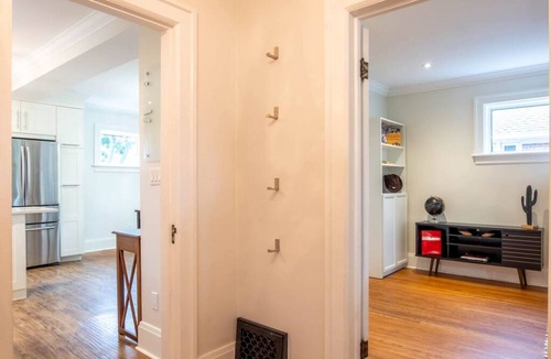 Kitchener House | Class Meets Character - Fast Internet & Comfy Beds