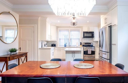 Kitchener House | Class Meets Character - Fast Internet & Comfy Beds