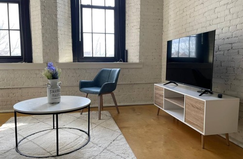 Smoketown Jackson Apartment | ★Classic 1BD/1BA + Gym - Downtown Louisville★