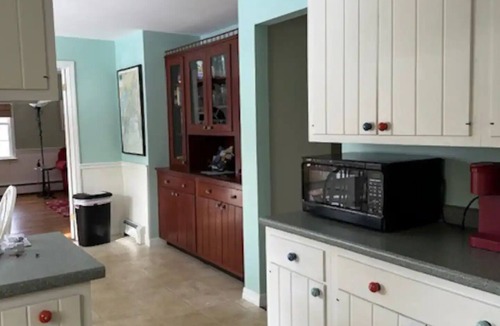 Mid-Coast and Islands House | Classic 3 bedroom cape on the stunning coast of Maine, sleeps 8 people