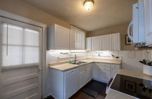Clifton Heights House | Classic City Townhouse! safe, quite and great location!