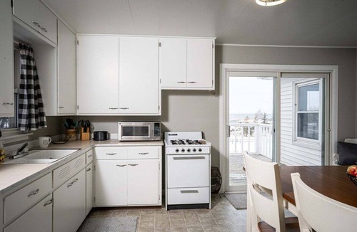 Grand Haven Cottage | Classic Lake Michigan cottage across from Grand