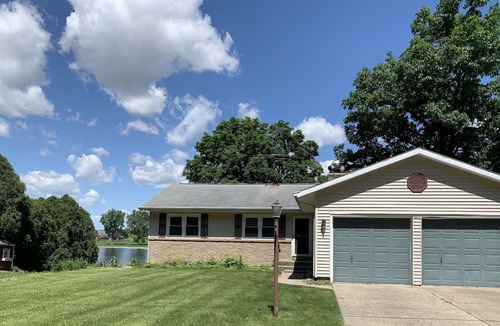 Bradley Cottage | Classic Lakefront Cottage on All-Sports Duncan Lake