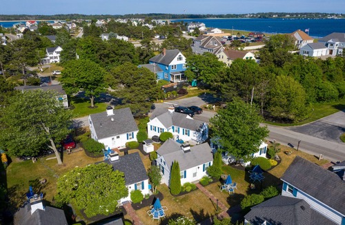 Pine Point Cottage | Classic Maine Beach Cottage! Steps to Pine Point Beach!