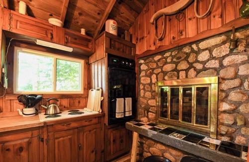 Thompson's Point Cottage | Classic Maine Lake Cottage on Sebago – Pet-Friendly & Beach Access