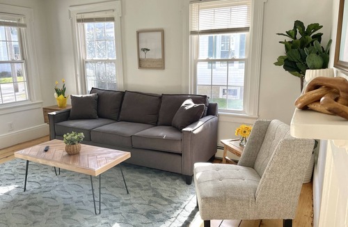 Brunswick Apartment | Classic New England 1st Floor 3 BR Downtown Brunswick