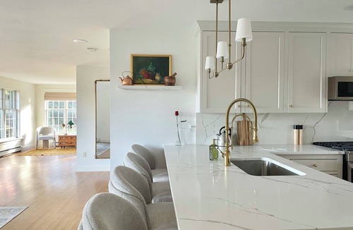 Mid-Coast and Islands House | Classic New England Waterfront House Big Lawn Beautiful Sunrise