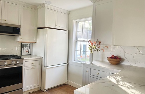 Mid-Coast and Islands House | Classic New England Waterfront House Big Lawn Beautiful Sunrise