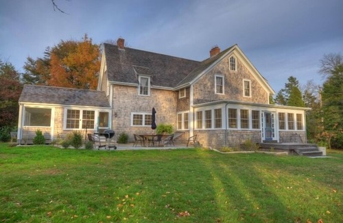 Chilmark House | Classic, upscale Chilmark farmhouse and PRIVATE BEACH KEY
