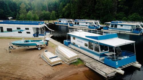Babbitt Boat Rental | Classic Wide-Cabin Houseboat with Water Slide Near Babbitt, MN