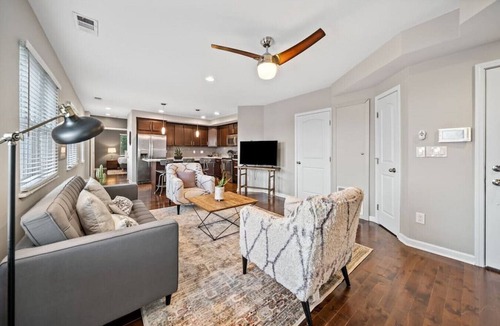 Mount Auburn Apartment | Classy 2BR Condo Near City Centre | OTR, UC, Zoo