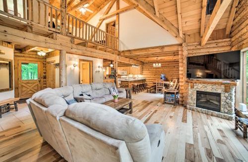 Jackson House | Classy Home w/Hot Tub: 2 Mi to Lake Access!