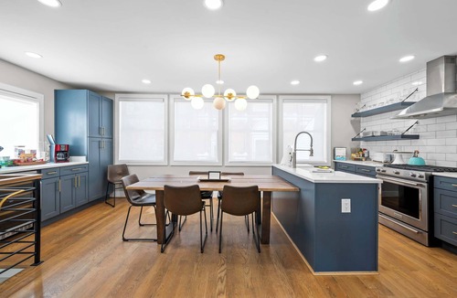 Mount Adams House | Clawfoot Tub, Next to Monastery Wedding Venue, 3BR