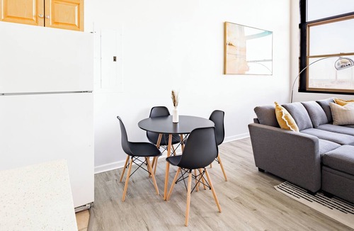 Downtown Cleveland Apartment | CLE 2BR Loft/Progressive/Playhouse/Wolstein/1 FREE Parking.