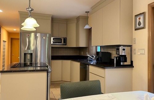 Northwest Harwinton Bed & Breakfast | Clean Cozy Modern Private Guest Room