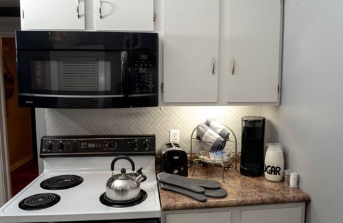 Erie Apartment | Clean, Cute Cozy Apartment/Home Suite Home