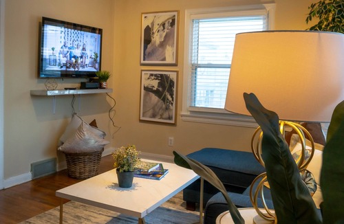 Erie Apartment | Clean, Cute Cozy Apartment/Home Suite Home