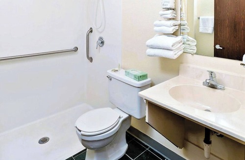 Staples Hotel | Clean Stay Near Dower Lake Adventure – Affordable and Pet Friendly
