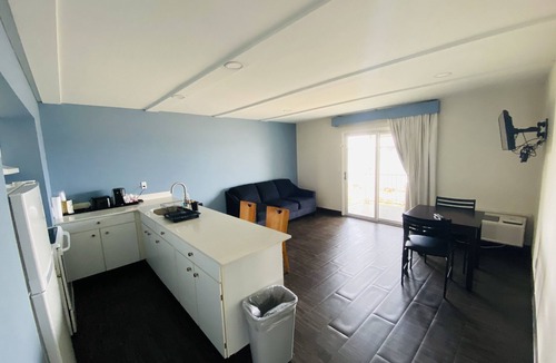 Mackinaw City Hotel | Clearwater Lakeshore Motel