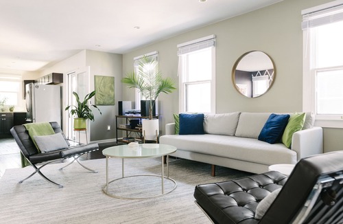 Tremont House | Cleveland 3 Bedroom Home in Walkable Tremont with Ground Floor Bedrooms